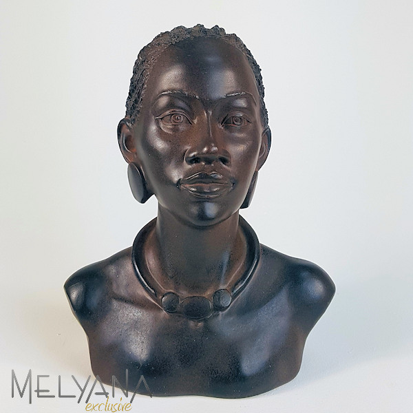 BUSTO  DE AFRICANA 1