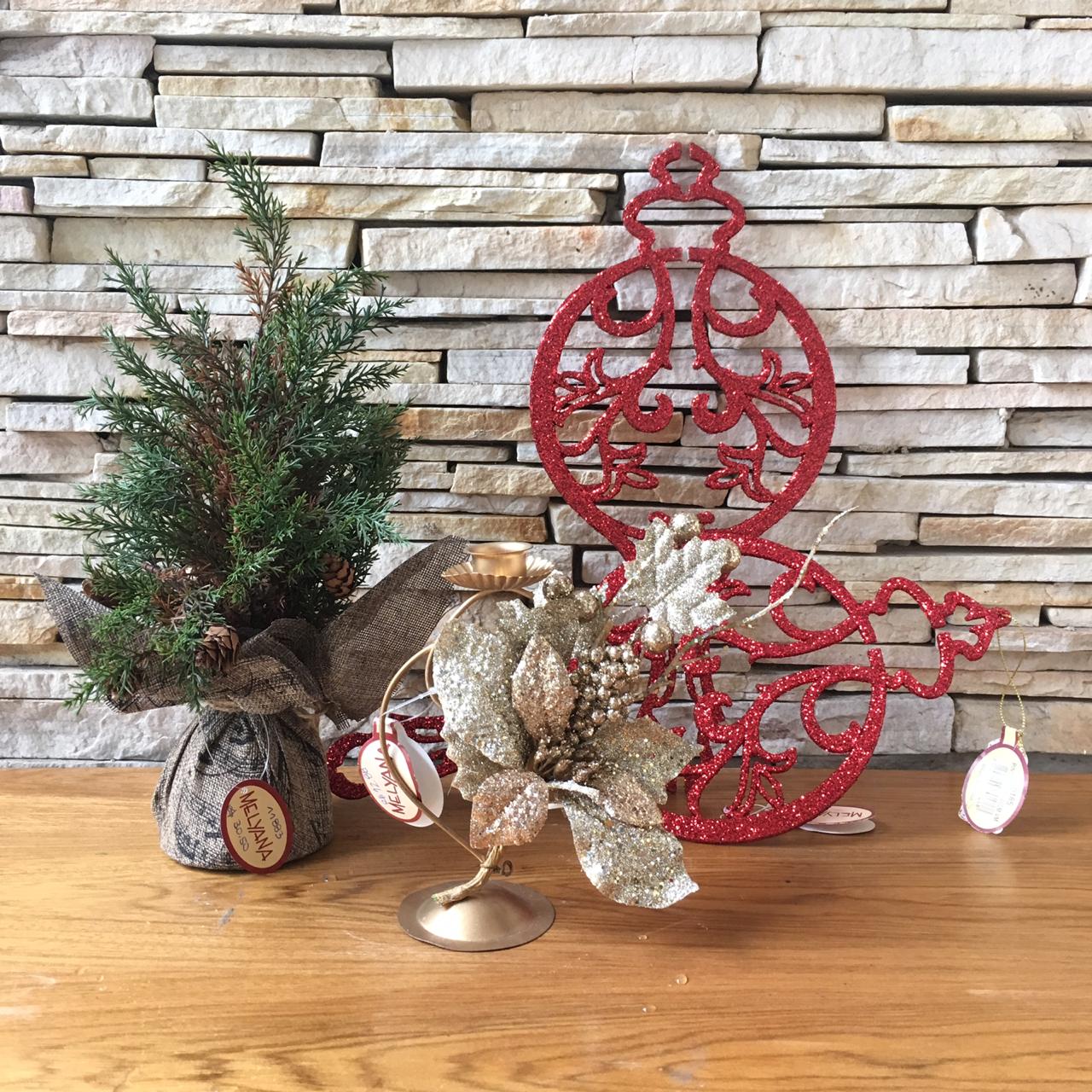 ENFEITES E ORNAMENTOS